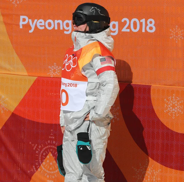 2018年2月13日 铜牌得主 Arielle 金牌美国比赛在女子滑雪板 Halfpipe 决赛在凤凰雪公园在平昌的2018冬季奥运会 — 图库照片