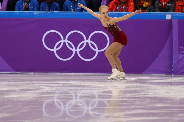 2018年2月11日 Bradie Tennell 在团队活动中执行2018冬季奥运会女子单人滑冰短节目 — 图库照片