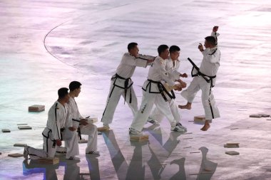 PYEONGCHANG, Güney Kore - 9 Şubat 2018: Pyeongchang Olimpiyat Stadyumu 'ndaki Pyeongchang 2018 Olimpiyat Kış Oyunları' ndaki açılış töreninden önce Kuzey-Güney tekvando takımı sahne aldı.