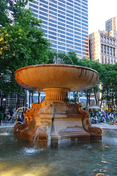 New York June 2018 Bryant Park Fountain Midtown Manhattan — Stock Photo, Image