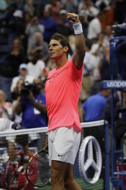 New York - 29 Ağustos 2017: Rafael Nadal İspanya'nın sonra onun bize açık ilk turu maç Billie Jean King Ulusal Tenis Merkezi 2017 zafer kutluyor Grand Slam şampiyonu