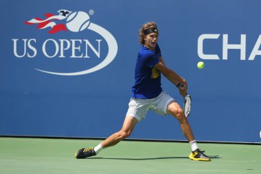 New York - 26 Ağustos 2017: Profesyonel tenis oyuncusu Alexander Zverev Almanya'nın pratik 2017 bize açık Billie Jean King Ulusal Tenis Merkezi