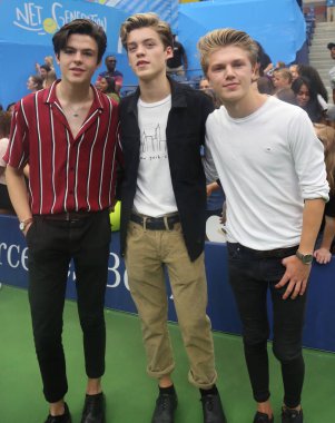 New York - 26 Ağustos 2017: Arthur Ashe çocuklar gün 2017 Billie Jean King Ulusal Tenis Merkezi, yeni umut Club katılan İngiliz pop-rock trio