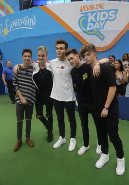 New York - 26 Ağustos 2017: Amerikan pop Arubalı neden yok biz Arthur Ashe çocuklar gün 2017 Billie Jean King Ulusal Tenis Merkezi, katılır