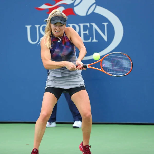 2017年8月29日 职业网球运动员 Elina Svitolina 乌克兰在行动期间在她的美国开放2017第一轮比赛在比利 琴王国家网球中心 — 图库照片