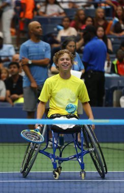 New York - 26 Ağustos 2017: Çocuklar oyun mini tenis ve tekerlekli sandalye tenisi 2017 sırasında Arthur Ashe çocukların gün Billie Jean King Ulusal Tenis Merkezi New York'ta