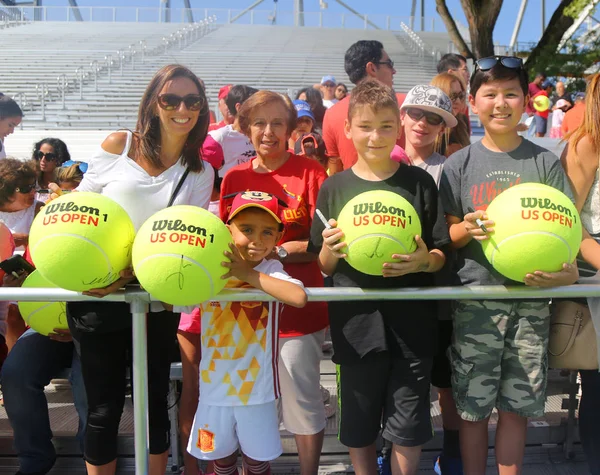 New York Augusti 2017 Tennisfans Väntar Autografer Billie Jean King — Stockfoto