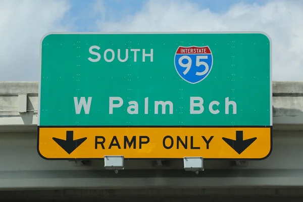 インターステート ではフロリダ州のウェストパームビーチ フロリダ州 2018 ウエスト パーム ビーチ出口標識 — ストック写真