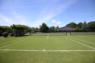 Çim tenis kortları