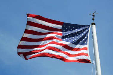 Rüzgardaki Amerikan Bayrağı