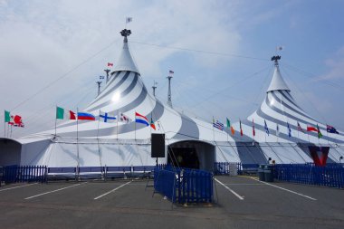 Uniondale, Ny - 24 Haziran 2018: New York Nassau Veterans Memorial Coliseum Cirque du Soleil sirk çadırına. Bir Kanadalı eğlence Şirket, sirk ve sokak eğlence karışımı 