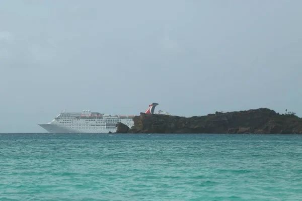 John Antigua Haziran 2018 Karnaval Hayranlık Cruise Ship Bırakarak John — Stok fotoğraf