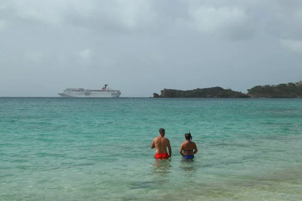 John Antigua Haziran 2018 Karnaval Hayranlık Cruise Ship Bırakarak John — Stok fotoğraf