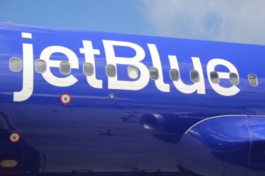 Asfalt V. C. kuş Uluslararası Havalimanı Antigua Jet Blue uçakta Osbourn, Antigua ve Barbuda - 10 Haziran 2018: