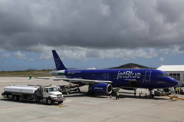 Osbourn Antigua Barbuda Junio 2018 Avión Jet Blue Sobre Asfalto —  Fotos de Stock