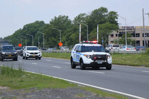 Brooklyn New York Juni 2018 Nypd Highway Patrol Eskorterar Bikers — Stockfoto