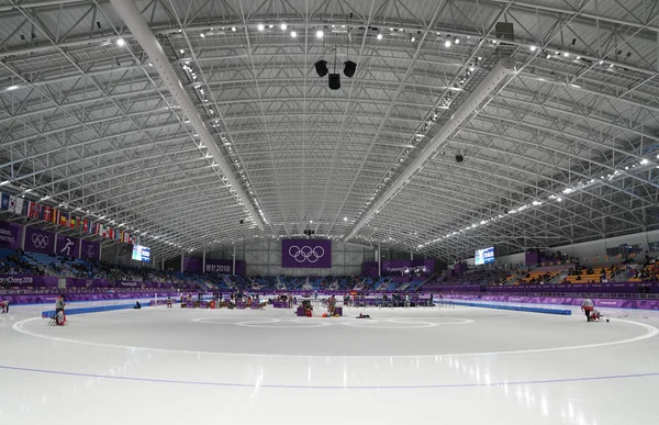 江陵市 2018 2018 の冬オリンピックで女子 000 スピード スケート中に江陵の楕円形の内部 — ストック写真