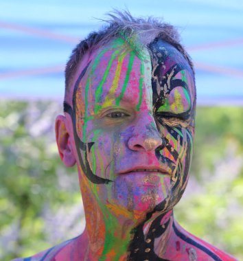 New York - 14 Temmuz 2018: Sanatçı boya tamamen çıplak modeller tüm şekil ve büyüklükte 5 Nyc vücut boyama sanatçı Andy Golub New York'ta Washington meydanında yer gün boyunca