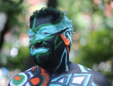 New York - 14 Temmuz 2018: Sanatçı boya tamamen çıplak modeller tüm şekil ve büyüklükte 5 Nyc vücut boyama sanatçı Andy Golub New York'ta Washington meydanında yer gün boyunca