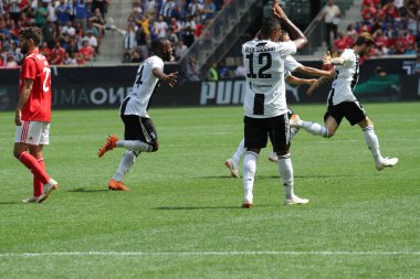 Harrison, Nj - 28 Temmuz 2018: Luca Clemenza #38 gol Juventus karşı Benfica için 2018 Uluslararası Şampiyonlar Kupası oyun Red Bull Stadyumu'nda scores sonra takımı Juventus kutluyor 