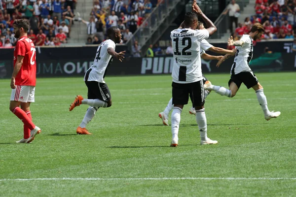 Harrison, Nj - 28 Temmuz 2018: Luca Clemenza #38 gol Juventus karşı Benfica için 2018 Uluslararası Şampiyonlar Kupası oyun Red Bull Stadyumu'nda scores sonra takımı Juventus kutluyor 