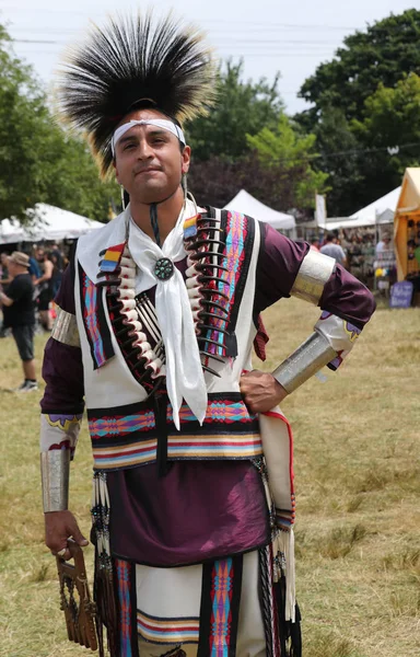 ニューヨーク 2018 回サンダーバード アメリカインディアン パウワウの中に正体不明のネイティブ アメリカン 捕虜のワウは 収集と遺産の祭典の北アメリカの先住民 — ストック写真