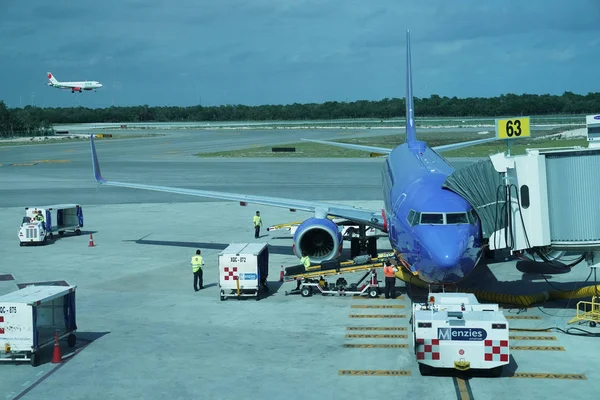 Cancun Mexico Januari 2018 Southwest Luchtvaartmaatschappijen Vliegtuig Asfalt Cancun International — Stockfoto