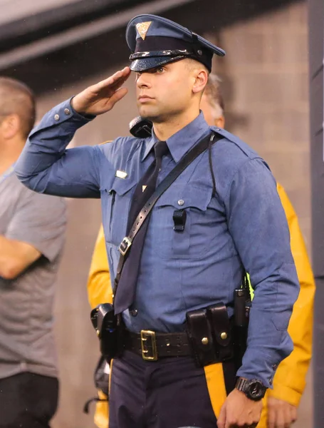 East Rutherford July 2018 New Jersey State Police Officer Salutes — Stock Photo, Image