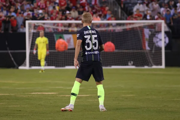 Doğu Rutherford, Nj - 25 Temmuz 2018: Aleksandr Zinchenko Manchester City Liverpool Fc karşı eylem sırasında 2018 Metlife Stadyumu'nda Uluslararası Champions Cup oyunu