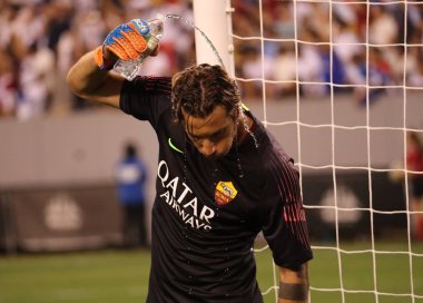 Doğu Rutherford, Nj - 7 Ağustos 2018: Kaleci Antonio Mirante #83, Real Madrid karşısında eylem 2018 sırasında Roma Metlife Stadyumu'nda Uluslararası Champions Cup oyunu