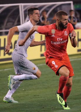 East Rutherford, Nj - 7 Ağustos 2018: Metlife Stadı'nda maç forvet Karim Benzema karşı Roma 2018 Uluslararası Şampiyonlar Kupası'nda Real Madrid # 9. Real Madrid 2-1 kazandı