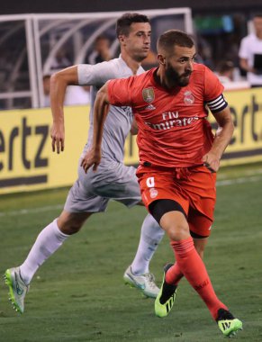 East Rutherford, Nj - 7 Ağustos 2018: Metlife Stadı'nda maç forvet Karim Benzema karşı Roma 2018 Uluslararası Şampiyonlar Kupası'nda Real Madrid # 9. Real Madrid 2-1 kazandı