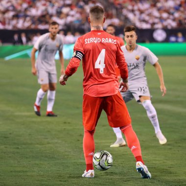 East Rutherford, Nj - 7 Ağustos 2018: Kaptan merkezi geri Sergio Ramos Real Madrid # 4 eylem sırasında 2018 Uluslararası Şampiyonlar Kupası maç ve Roma Metlife Stadyumu'nda karşı. 