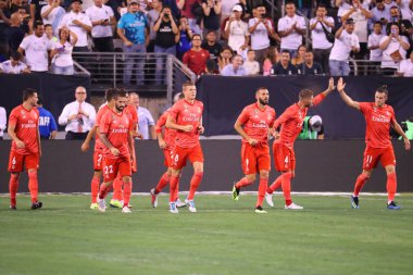 East Rutherford, Nj - 7 Ağustos 2018: Takımı Real Madrid Roma Metlife Stadyumu'nda karşı 2018 Uluslararası Şampiyonlar Kupası maçı sırasında hedef kutluyor. Real Madrid 2-1 kazandı