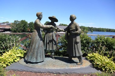 Kadın hakları Anıtı Seneca Falls, New York şehir dışında. Elizabeth Cady Stanton ve Susan B. Anthony Mayıs 1851 toplantı tasvir eden heykel. Seneca Güz, Ny Doğum yeri kadınların doğru hareket