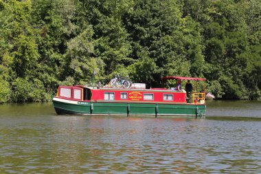 Charter tekne ile tatilcilerin Erie kanal şehir dışında New York'ta Macedon, New York - 20 Temmuz 2018: