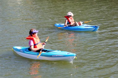 Rochester, New York - 21 Temmuz 2018: kanocu şehir dışında New York'ta Erie Kanal