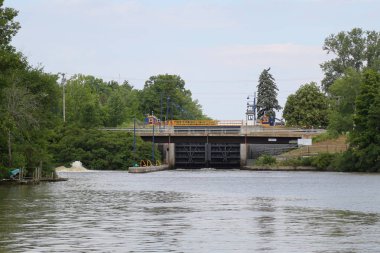 Bir kilit 33 şehir dışında New York'ta Erie Kanal