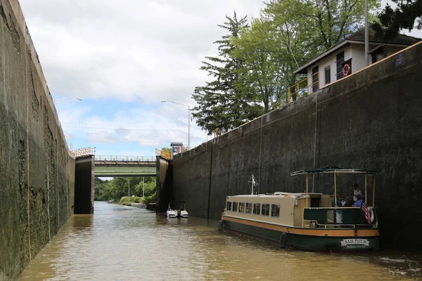 Pittsford Nova Iorque Julho 2018 Barco Cruzeiro Dentro Lock Canal — Fotografia de Stock