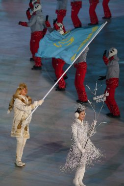 Pyeongchang, Güney Kore - 9 Şubat 2018: Abzal Kazakistan bayrağı taşıyan Olimpiyat takımı Kazakistan yapılan Pyeongchang 2018 Kış Olimpiyatları açılış töreni önde gelen Azhgaliyev