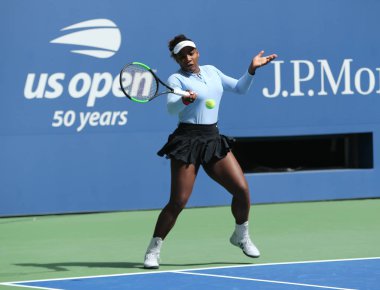 New York - 23 Ağustos 2018: 2018 için Grand Slam şampiyonu Serena Williams Yöntemler bize Billie Jean King Ulusal Tenis Merkezi açık
