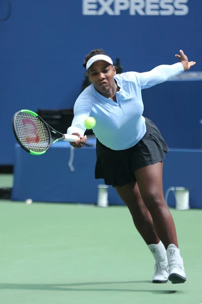 New York August 2018 Grand Slam Siegerin Serena Williams Übt — Stockfoto