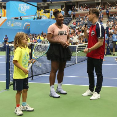 New York - 23 Ağustos 2018: 23 kez Grand Slam şampiyonu Serena Williams katılan Arthur Ashe çocuklar gün önce 2018 bize açık Billie Jean King Ulusal Tenis Merkezi