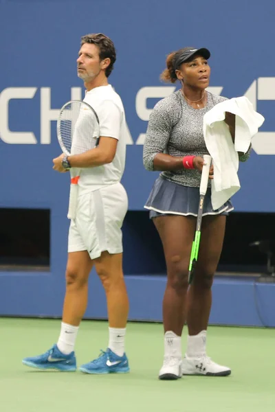 Νέα Υόρκη Αυγούστου 2018 Grand Slam Πρωταθλητής Serena Williams Συνομιλίες — Φωτογραφία Αρχείου