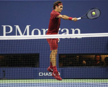 New York - 28 Ağustos 2018: 20-zaman Grand Slam şampiyonu Roger Federer İsviçre'nin eylem sırasında 2018 Amerika Açık ilk turu maç Billie Jean King Ulusal Tenis Merkezi