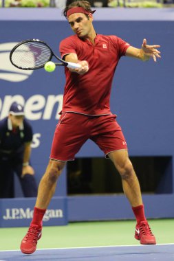 New York - 28 Ağustos 2018: 20-zaman Grand Slam şampiyonu Roger Federer İsviçre'nin eylem sırasında 2018 Amerika Açık ilk turu maç Billie Jean King Ulusal Tenis Merkezi