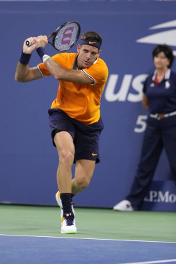 New York - 27 Ağustos 2018: Grand Slam şampiyonu Juan Martin Del Potro Arjantin eylem sırasında onun 2018 bize açık ilk turu maç Billie Jean King Ulusal Tenis Merkezi