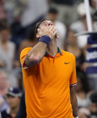 New York - 27 Ağustos 2018: Grand Slam şampiyonu Juan Martin Del Potro Arjantin eylem sırasında onun 2018 bize açık ilk turu maç Billie Jean King Ulusal Tenis Merkezi