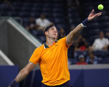 New York - 27 Ağustos 2018: Grand Slam şampiyonu Juan Martin Del Potro Arjantin eylem sırasında onun 2018 bize açık ilk turu maç Billie Jean King Ulusal Tenis Merkezi