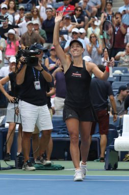 New York - 30 Ağustos 2018: Angelique Kerber Almanya'nın sonra onun 2018 bize ikinci tur maç Billie Jean King Ulusal Tenis Merkezi açık zafer kutluyor Grand Slam şampiyonu